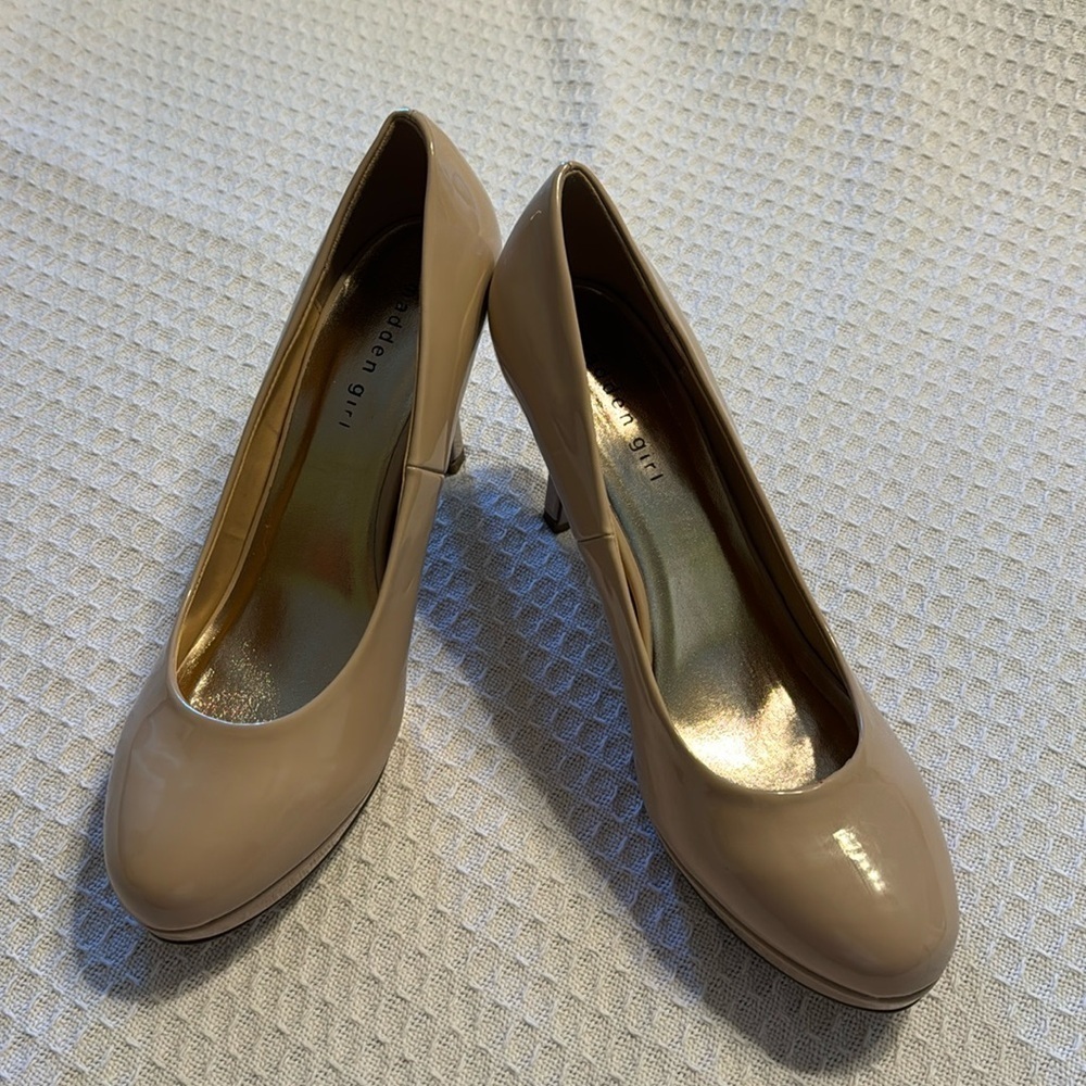 Madden girl‎ NWOB Nude Round Toe Heel